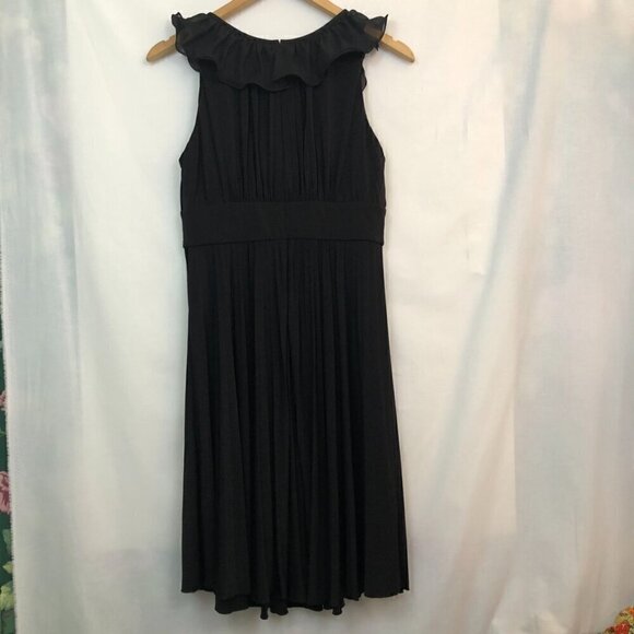 MAX AND CLEO Black Pleated Sleeveless Knee Length Empire Waist Ruffle Dress 6 - Picture 5 of 6